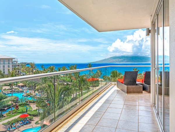 Gorgeous 6-Bedroom Retreat in Maui with Amazing Views